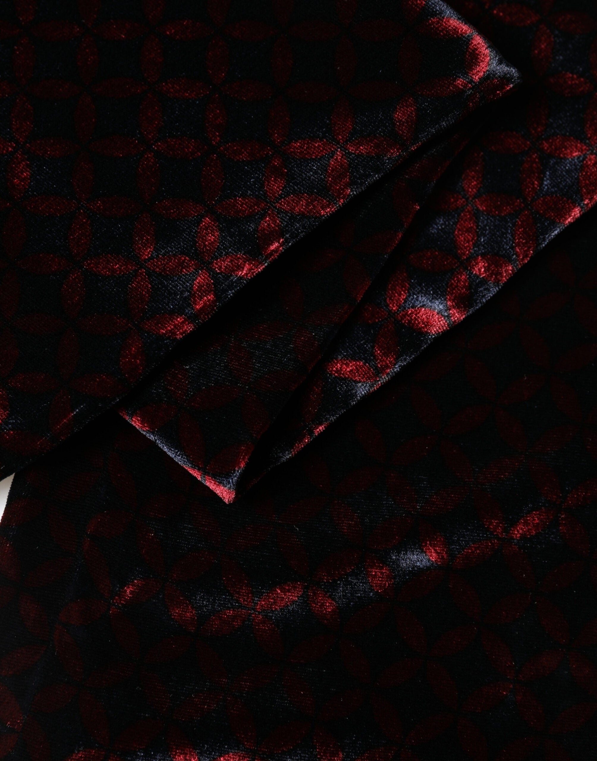 Black Red Rayon Geometric Pattern Fringe 140cm X 16cm Scarf